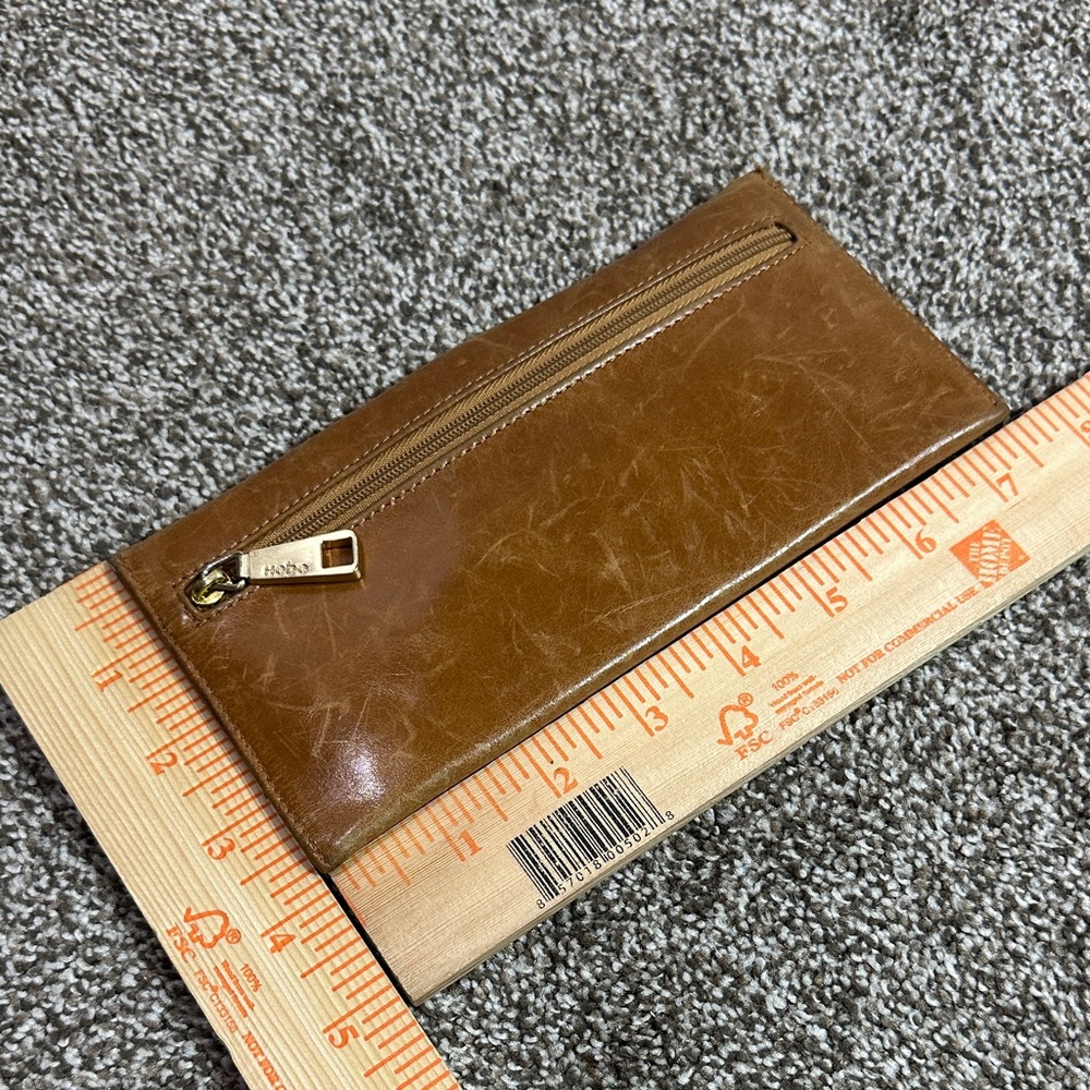Hobo leather Classic Tan Leather Snap Clutch Wallet - Picture 4 of 9